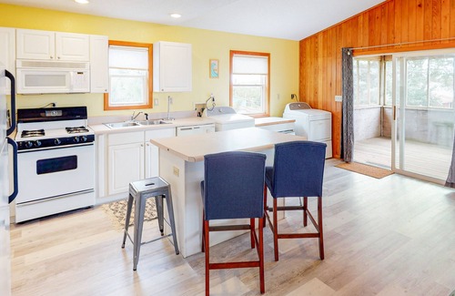 Frisco Casa | Secluded dog-friendly home with fast WiFi, washer/dryer, and central AC