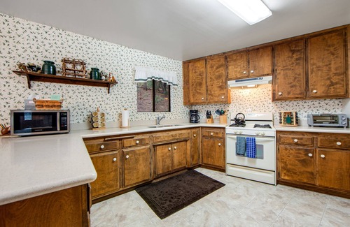 Idyllwild Cabina | Secluded Dog-Friendly Cabin w/Wood Fireplace, Deck, Private W/D, Mtn Views