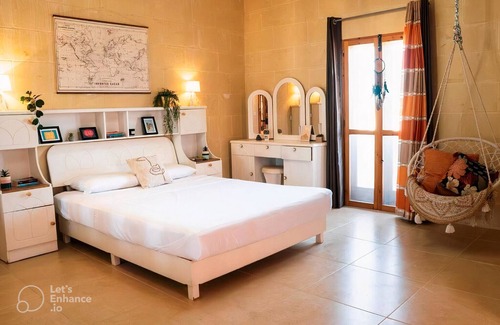 San Lawrenz Otro | Secluded farmhouse located in an alley which leads to fields very quiet location