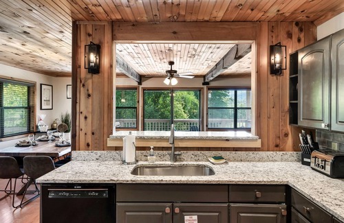 Townsend Cabina | Secluded fully renovated large cabin, with gorgeous mountain views, 5BD, 4BA