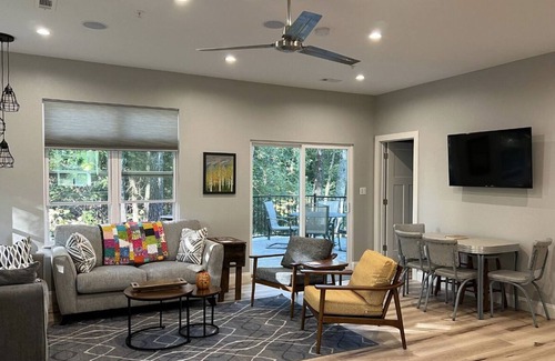 Branson West Cabina | Secluded Guest House in the Forest of a Gated Estate near SDC