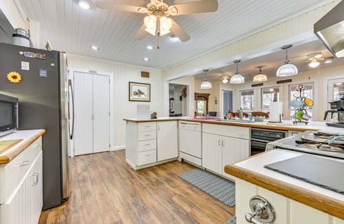 Pine Mountain Valley Cabina | Secluded Hamilton Cabin Retreat w/ Private Lake!