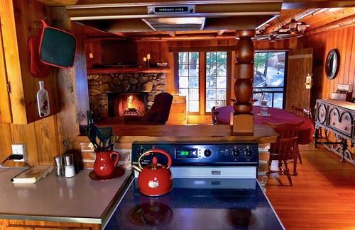 Idyllwild Cabina | Aislado cabaña vintage "Hidden Heaven" en Strawberry Creek, a pie de la ciudad