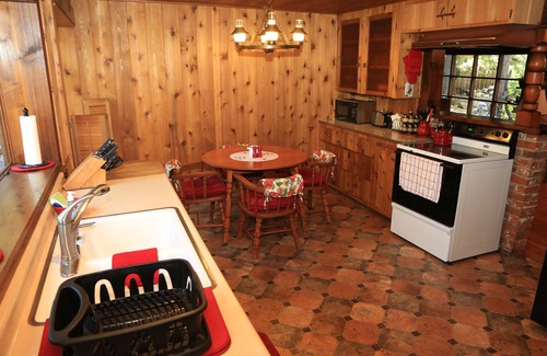 Idyllwild Cabina | Aislado cabaña vintage "Hidden Heaven" en Strawberry Creek, a pie de la ciudad
