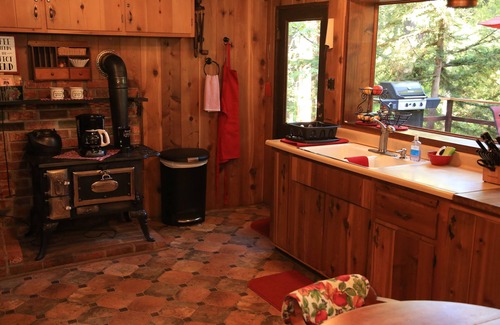 Idyllwild Cabina | Aislado cabaña vintage "Hidden Heaven" en Strawberry Creek, a pie de la ciudad