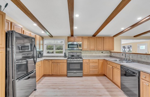 Lower Township Casa | Secluded Home "Behind The Vines". SLEEPS 22 on over an acre!