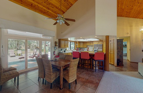 Ahwahnee Casa | Secluded home near Yosemite & Bass Lake with private hot tub & mountain views