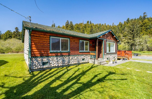 Orick Casa | Secluded Home w/Mountain Views, Private Deck, W/D, Gas Grill, and Shared Firepit