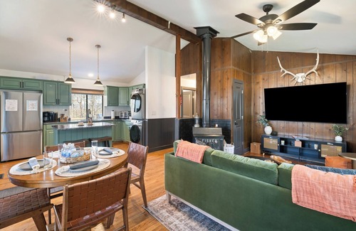 Shenandoah Cabina | Secluded Hot tub Fire pit Pet-friendly Cabin