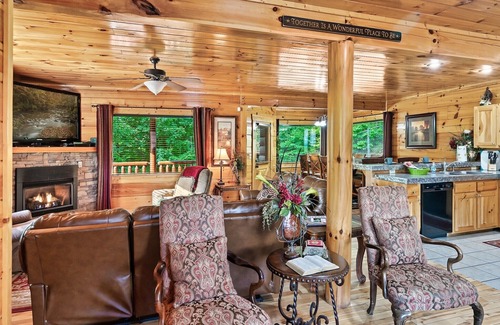 Sevierville Cabina | ⭐ SECLUDED HOT TUB GAME ROOM LOCATION EASY ROADS! ⭐
