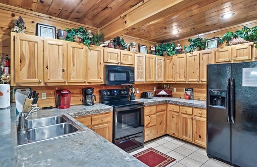 Sevierville Cabina | ⭐ SECLUDED HOT TUB GAME ROOM LOCATION EASY ROADS! ⭐