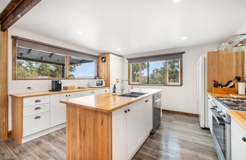 Deep Bay Apartamento | Secluded Huon Valley Lodge with Hot Tub & Cottage