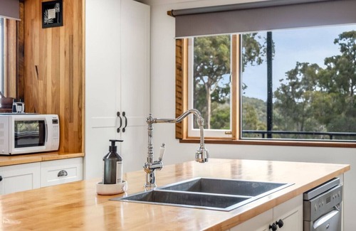 Deep Bay Apartamento | Secluded Huon Valley Lodge with Hot Tub & Cottage