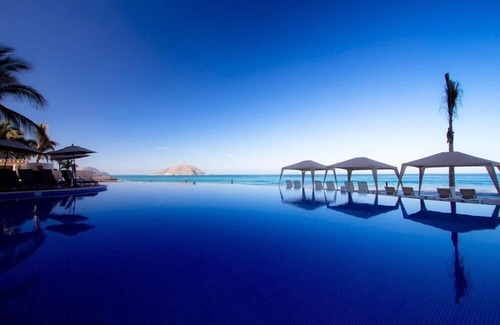 Marina Mazatlan Hotel | Secluded Junior Suite w Jacuzzi & Pool Ideal for Couple Getaway