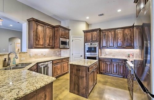 Era Casa | Secluded Krum Home w/ Patio & Gas Grill!