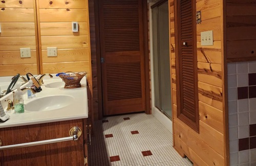 Harborcreek Casa | Secluded Lake Erie Retreat. Perfect for Large Family holidays!