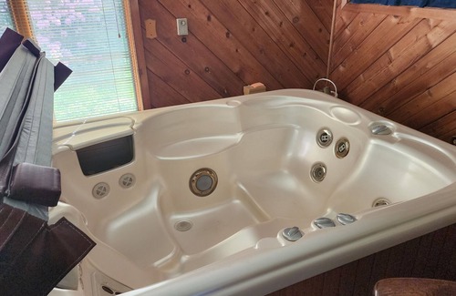 Harborcreek Casa | Secluded Lake Erie Retreat. Perfect for Large Family holidays!