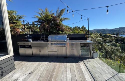 Lake Okareka Apartamento | Secluded Lake Ōkāreka Studio Views, Spa, Deck in Rotorua