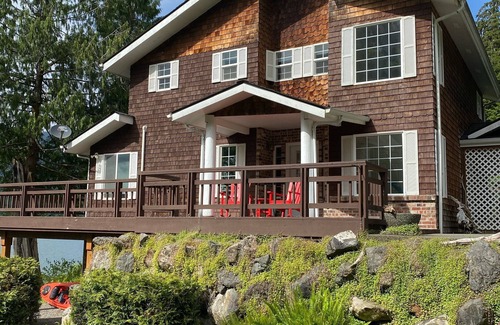 Amanda Park Casa | Retiro aislado frente al lago en 7 acres en el lago Quinault