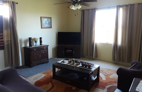 Epworth Casa | Secluded location/Weekly Discounts/ 15 mins Ocho Rios/ Netflix Cable TV