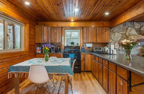 Weaverville Cabina | Secluded Log Cabin Retreat+Mtn Views+Walking trails