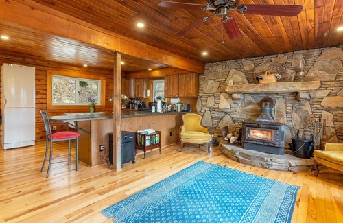 Weaverville Cabina | Secluded Log Cabin Retreat+Mtn Views+Walking trails