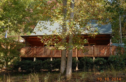 Lake Lure Casa | Casa de troncos aislada en 10 acres con arroyo, jardín privado y senderos para caminar.