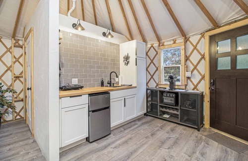Sears Cabina | Secluded Luxury Glamping Compound - Wood-Fired Tub