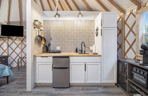 Sears Cabina | Secluded Luxury Glamping Compound - Wood-Fired Tub
