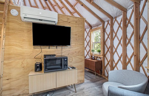 Sears Cabina | Secluded Luxury Glamping Compound - Wood-Fired Tub