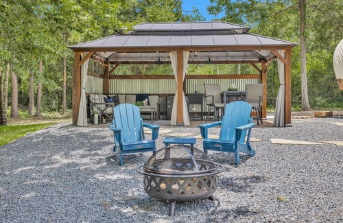 Montgomery Casa | Secluded Luxury Wagon | Pond King Bed Patio