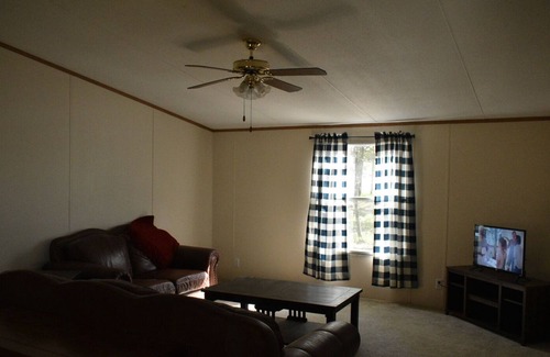 Elmo Casa | Secluded Modest Cabin on Beautiful and Stocked Fishing Lake