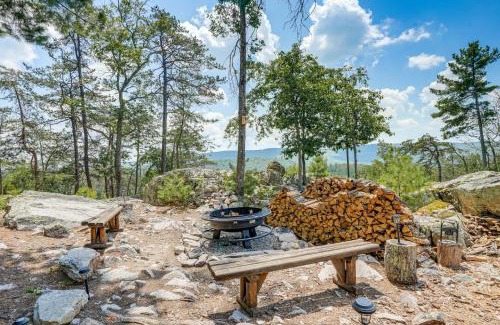 Wardensville Casa | Secluded Mountain Cabin in Wardensville!