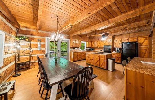 Hartford Casa | Secluded Mountain Top Retreat with Game Room - your private adventure awaits!
