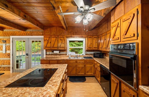 Hartford Casa | Secluded Mountain Top Retreat with Game Room - your private adventure awaits!