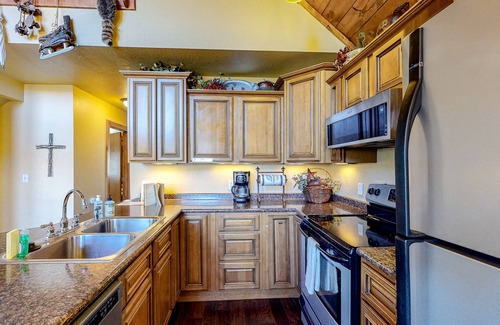 Cripple Creek Casa | Secluded Mountain Escape W/ Private Hot Tub, Full Kitchen, free WiFi, & More