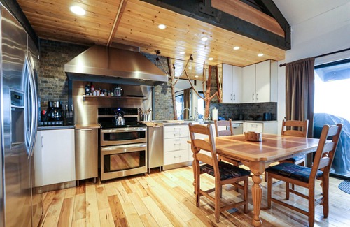 Majestic Pines Condominio | Secluded Mountain Cabin, Open Floor Plan, Washer/Dryer. Near the Golf Course