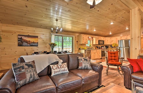 Wardensville Cabina | Secluded Mountain Cabin in Wardensville!