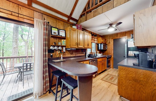 Lake Harmony Estates Casa | Secluded mtn & ski-view home near lake & beach with firepit, fireplace & tennis