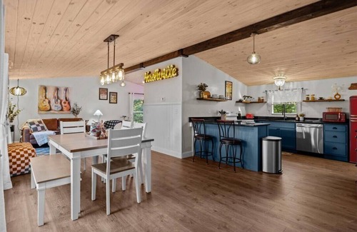 White Bluff Alquiler De RV | Secluded Nashville Area Luxury Glamping w/Hot Tub; 5 Acres; Pet Friendly