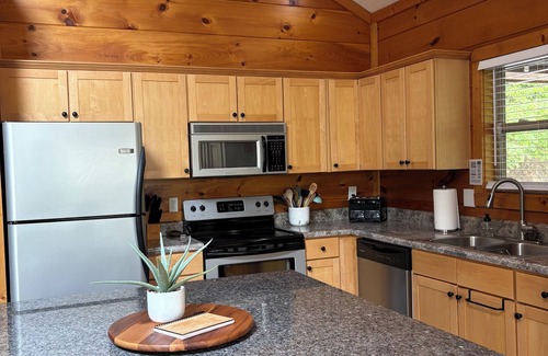 Flat Hollow Marina Casa | Secluded No Wake Cove - Private Covered Dock-Screened Porch-Kayaks