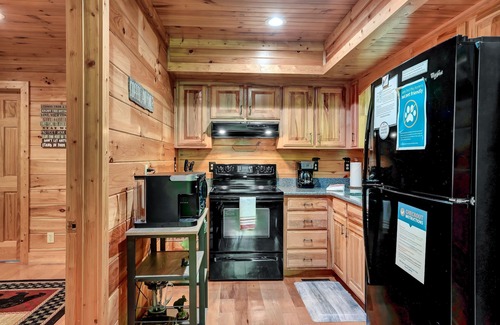 Wears Valley Cabina | 🌞SECLUDED PARADISE🌞 New HOT TUB! Close to GSM/PF/GB🌲