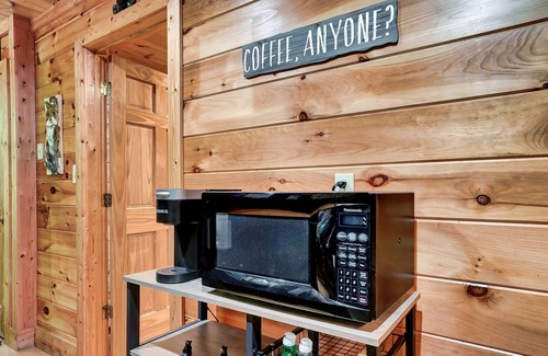 Wears Valley Cabina | 🌞SECLUDED PARADISE🌞 New HOT TUB! Close to GSM/PF/GB🌲
