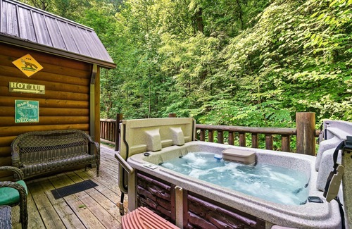 Wears Valley Cabina | 🌞SECLUDED PARADISE🌞 New HOT TUB! Close to GSM/PF/GB🌲