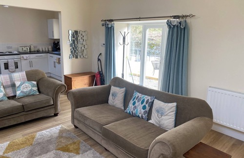 Llangefni Casa | Secluded Private Bolthole on Anglesey with Hot Tub