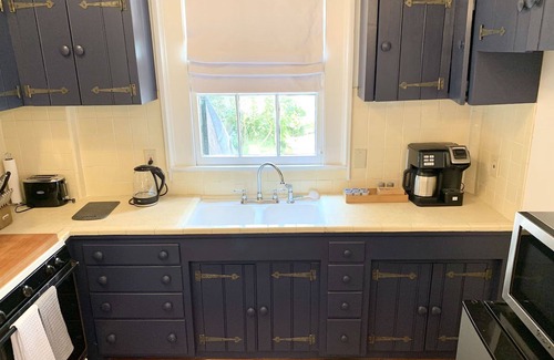 Faubourg Marigny Cama Y Desayuno | Secluded private cottage w/ courtyard where French Qrtr meets Frenchmen St.