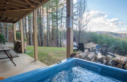 Crumpler Casa | Secluded & Private Retreat- Hot Tub, Fire Pit, Near New River State Park