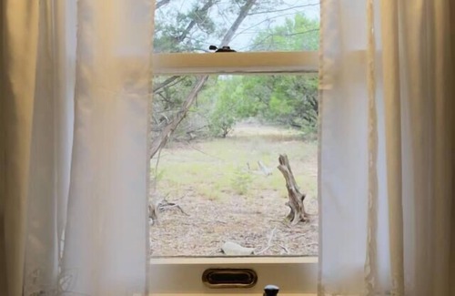 Canyon Lake Cabaña | Cabaña con Encanto Shabby Chic de 1 habitación con cocina