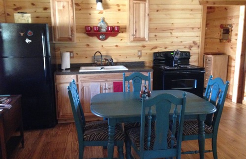 Utopia Cabina | Four Sisters Ranch Cabin, entre Garner y Lost Maples. Aislado y privado!