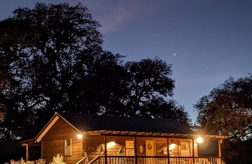 Utopia Cabina | Kat's Kabin @ Four Sisters Ranch, Entre Garner y Lost Maples, ¡Bañera de hidromasaje!